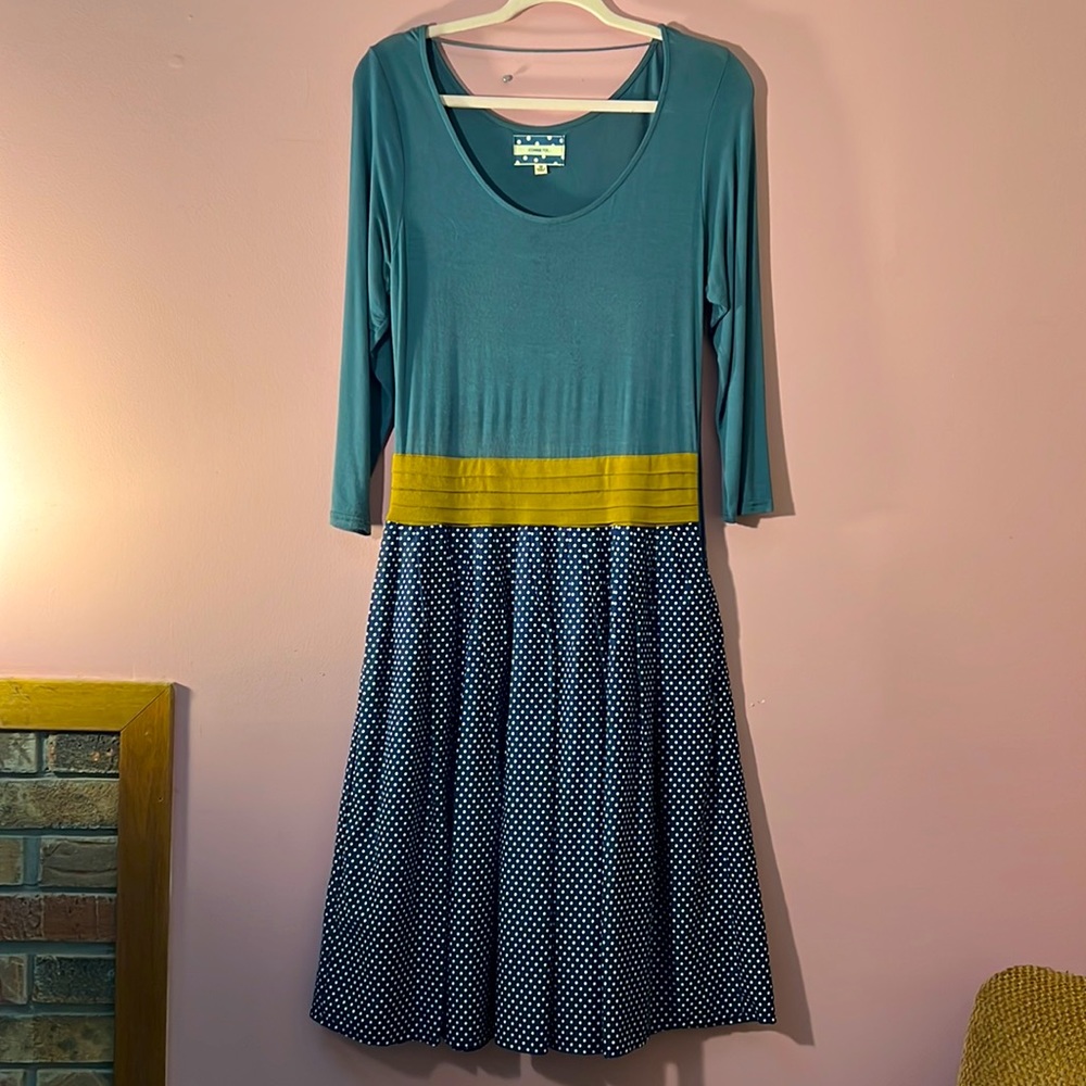 3/4 length sleeves, side zipper